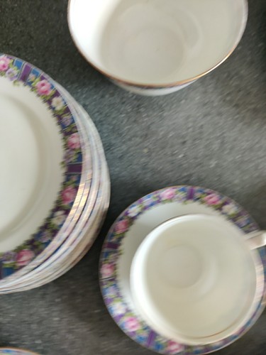 Paragon China Tea Set Pink Rose Details - Picture 3 of 6
