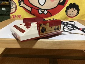Working Early AV Modded Famicom w/ AC Adapter
