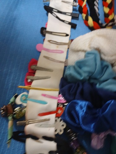 Girls 100 Liece Hair Lot ( Barretts, Bows, Headbands, Scrunchies, Pom Poms... - Picture 17 of 19