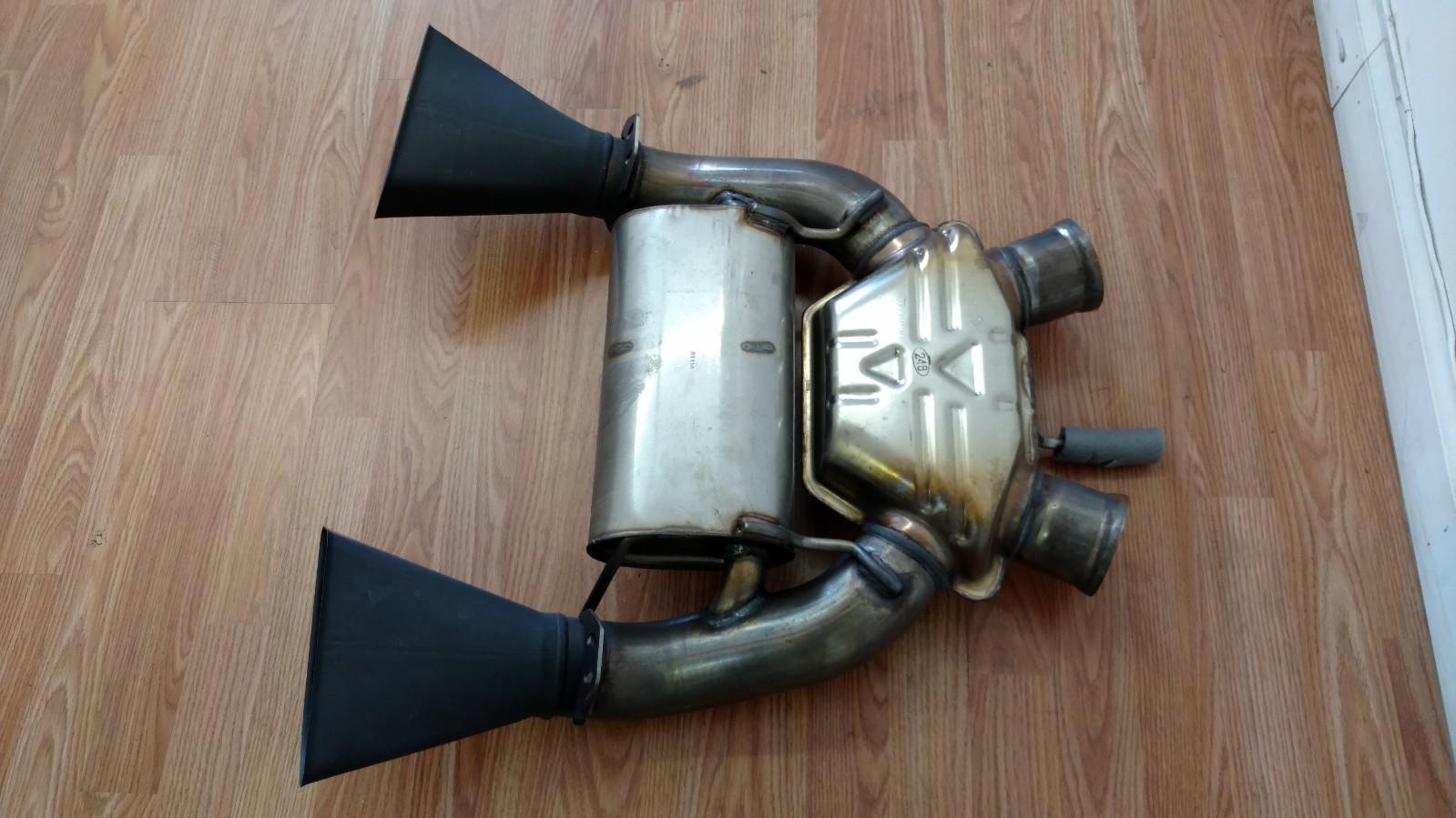 MCLAREN MP4-12C MUFFLER EXHAUST OEM 11H0333SP 02