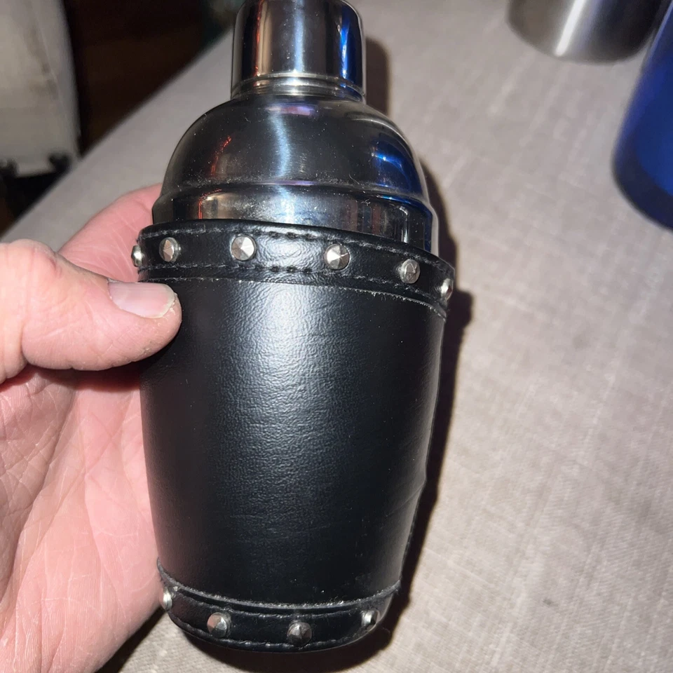 Lot of 8 Cocktail Martini Shakers - Assorted Styles And Sizes - Image 2 of 4