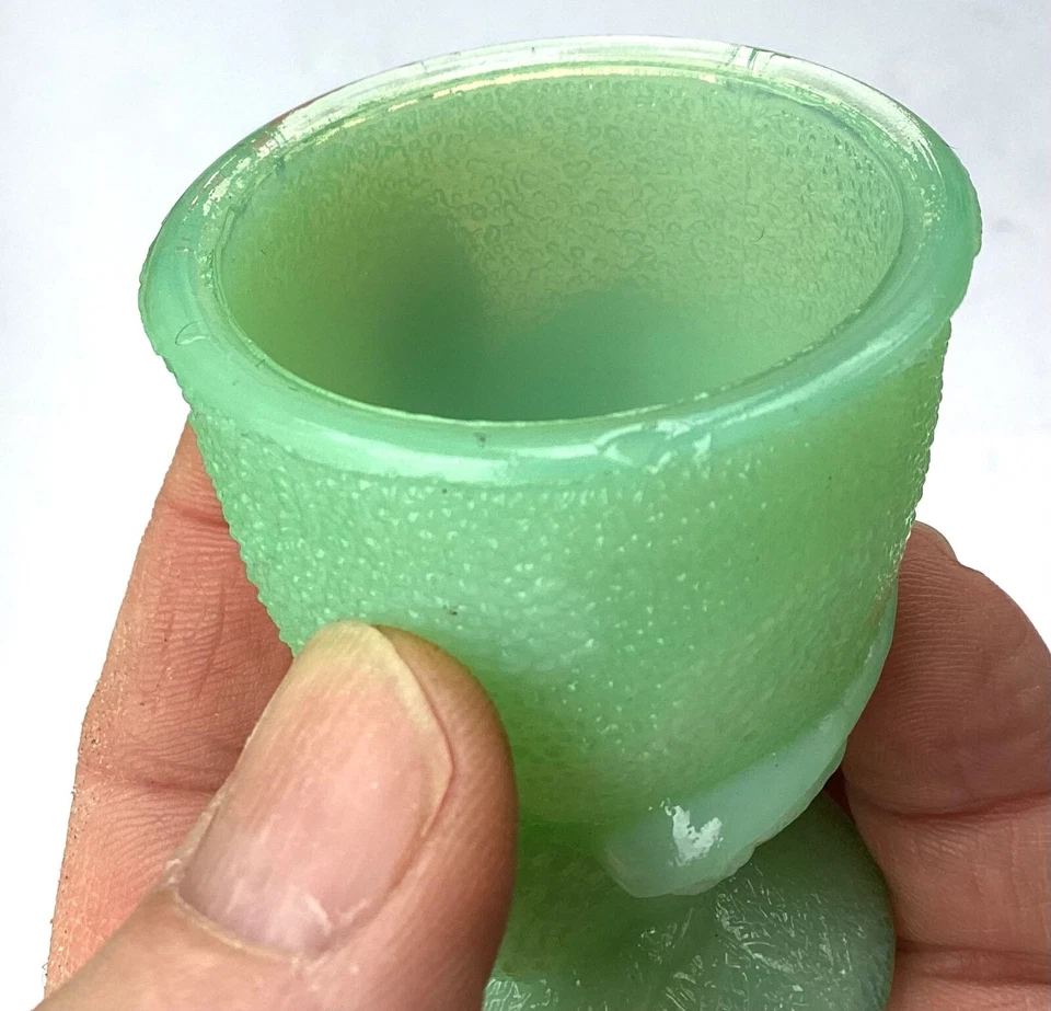 ANCIEN COQUETIER OPALINE VERT EN FORME DE POULE HEN SHAPED COOKERS COCKTAILER - Photo 2/4