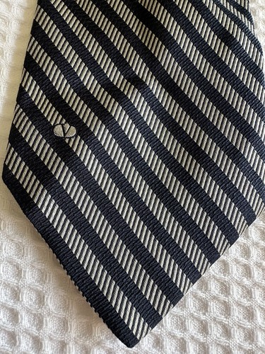Vintage 100% Silk Valentino Cravatte Neck Tie Navy Blue Silver Stripe Gift - Picture 3 of 11