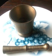 Alter sehr sch&ouml;ner Messing M&ouml;rser mit St&ouml;ssel/ Plistil Massiv Antik