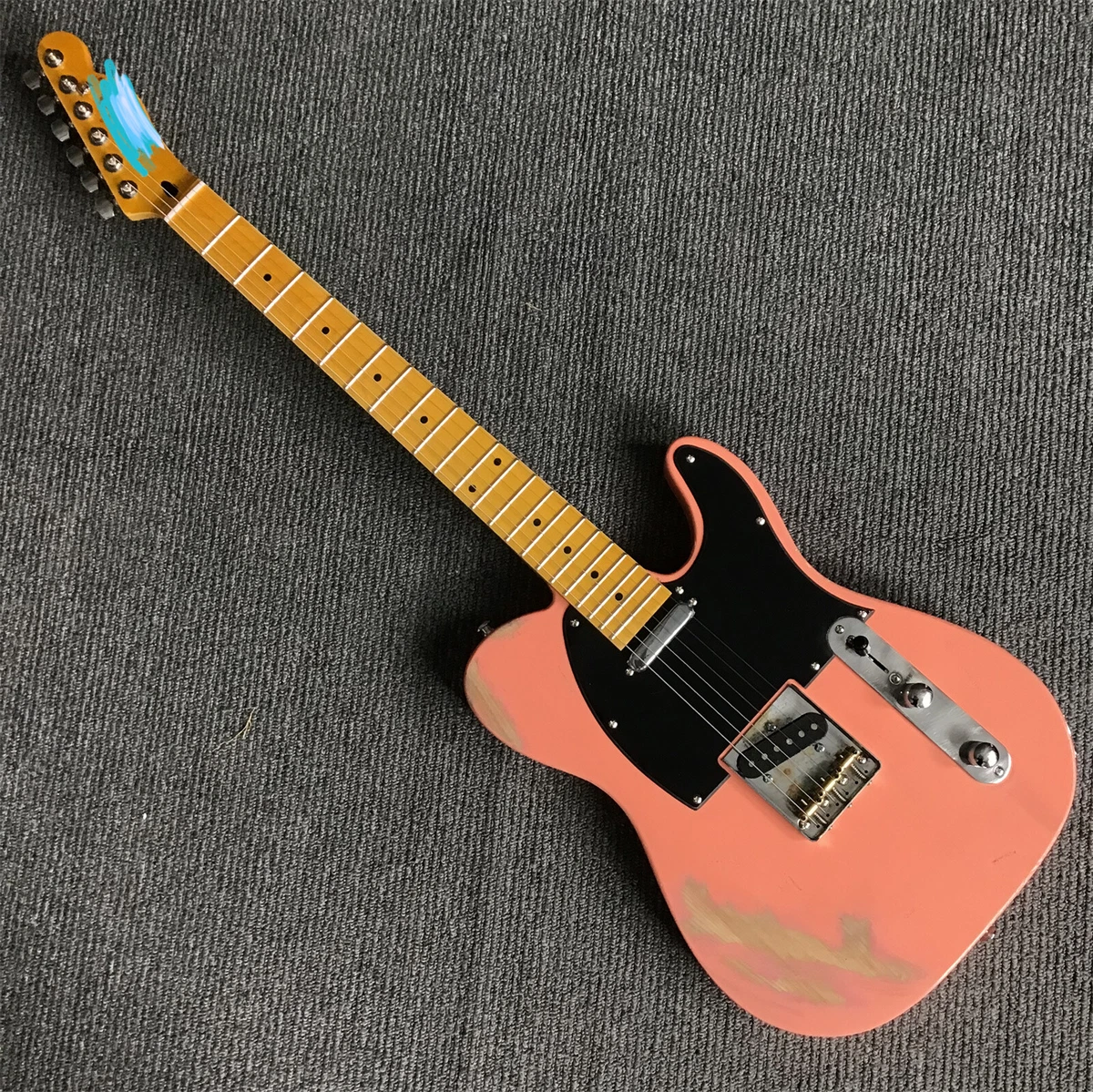 Salmon pink sale guitar