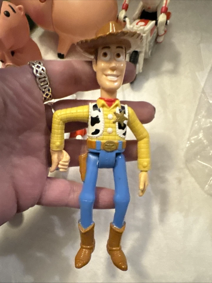 Lote de juguetes de personajes de Toy Story 11 piezas Woody, Buzz, Duke Caboom + otras figuras de acción Foto 2 de 4