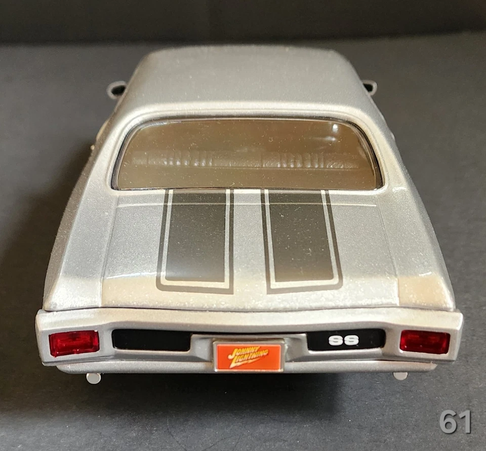 1:18 Diecast Johnny Lightning 1970 Chevy Chevelle (Silver/Black Stripes) - Image 3 of 3