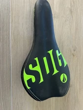 SDG Fly Jr Junior saddle, Steel rails - Black w/ Green