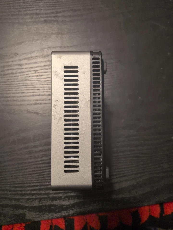 MINISFORUM DeskMini UM700 AMD Ryzen 7 3750H - Image 4 of 4