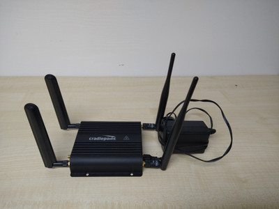Cradlepoint IBR600C-150M-B 4g Modem WLAN Router - Schwarz