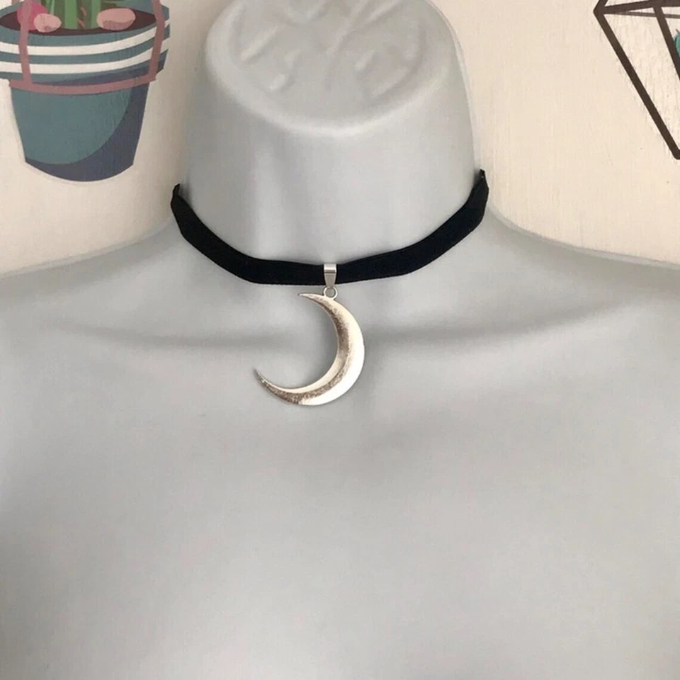 Collar gargantilla colgante de luna creciente de plata en terciopelo negro joyería*gótico Foto 2 de 4