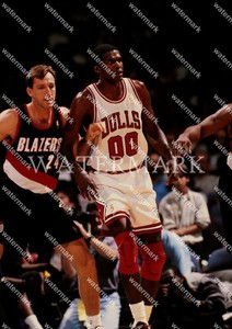 robert parish bulls jersey