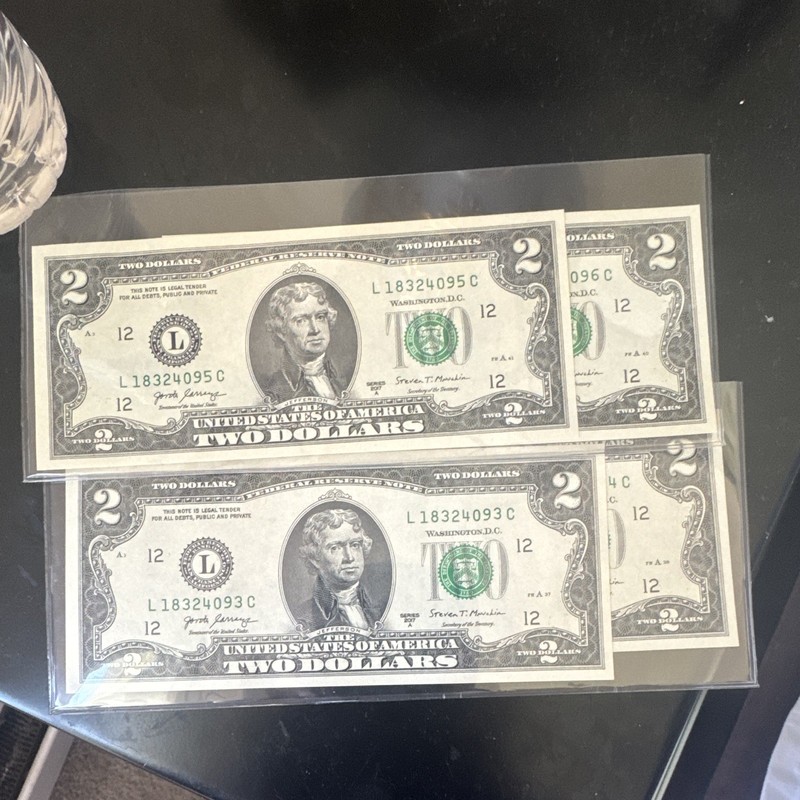 Uncirculated Consecutive 4-2$ bills,GREAT condition of 4 US $2 Federal Reserve