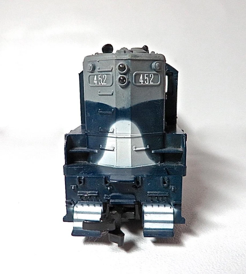 HO Athearn Pro-Custom Wabash GP9 Powered Diesel Beautiful But Needs Rails - Image 4 of 4