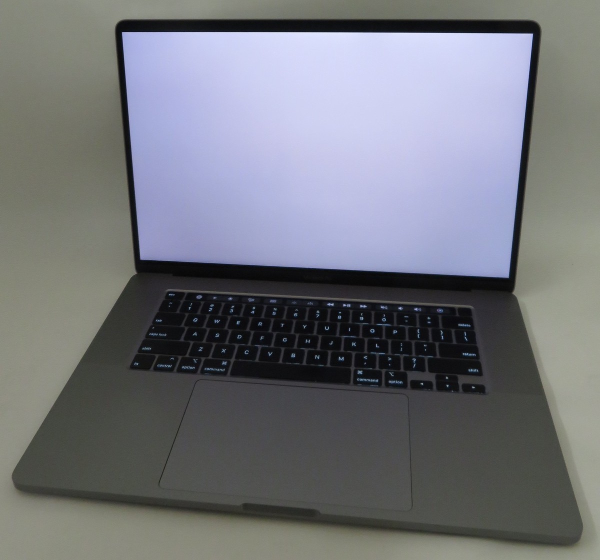 Apple MacBook Pro 2019 16in A2141 i7-9750H 2.6GHz 16GB RAM 512GB