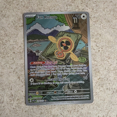 The Pokémon Company Fan Rotom 250/217 Surging Sparks IR Holo EN Basic 70HP 2024