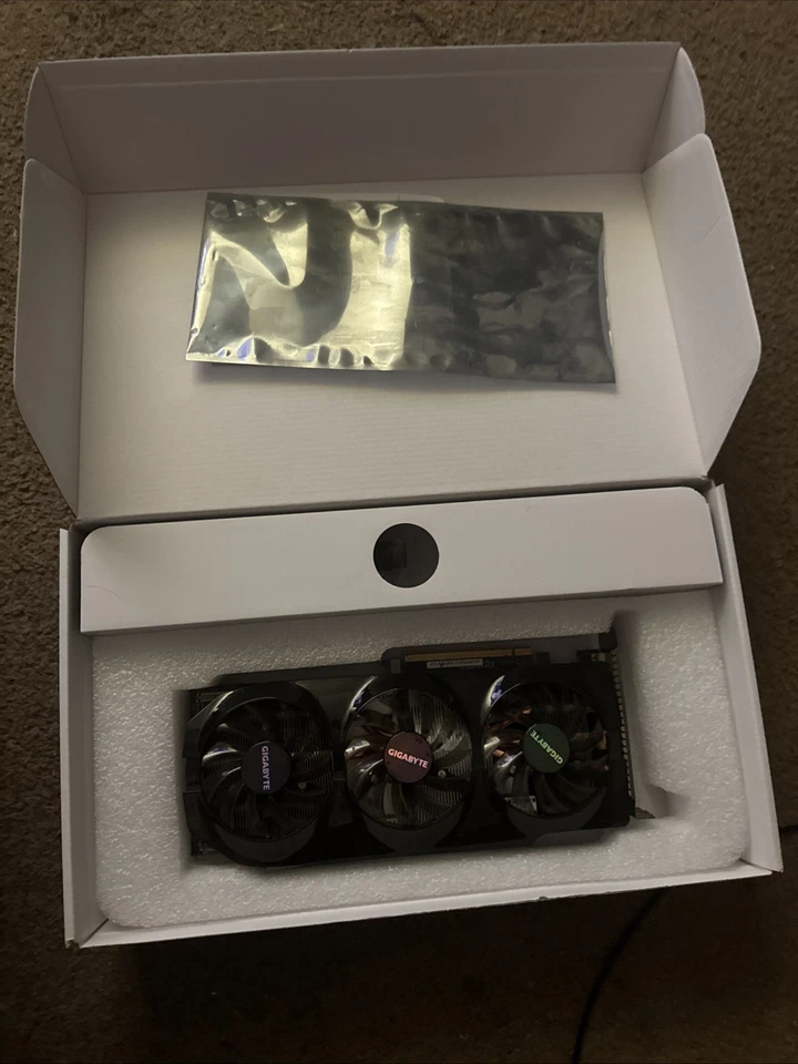 XFX DD AMD Radeon HD 7950 3GB GDDR5 Graphics Card PCIe 3.0 - Image 2 of 2