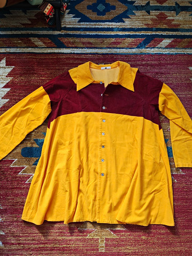Issey Miyake, Camicia rugby sportiva vintage anni 80 Issey Miyake IS in velluto a coste di cotone giallo rosso