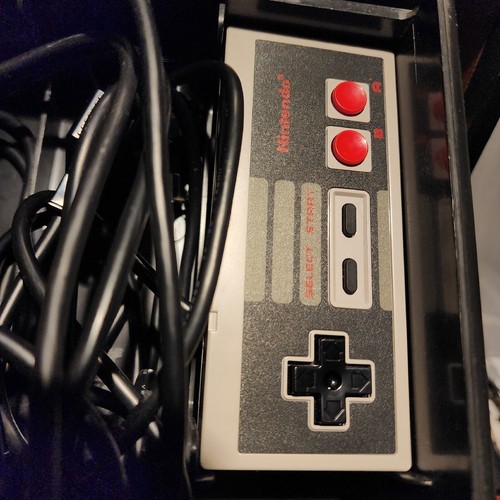 Nintendo NES Console Action Set Complete + NES 2 Drawer 28 game Storage Box. OEM - Picture 9 of 23