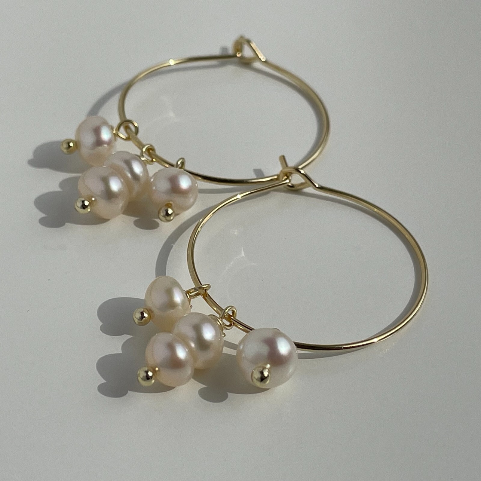 Boucles d'oreilles en plaqué or et perle baroque artisanale unique