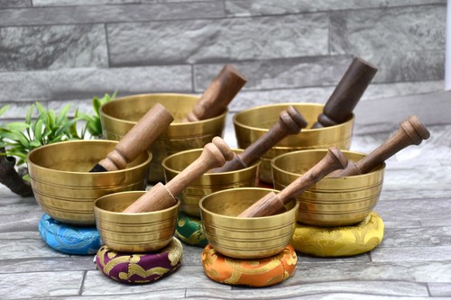 Hand hammered Singing Bowls - Tibetan sound therapy set of 7 singing bowls - Picture 2 of 3