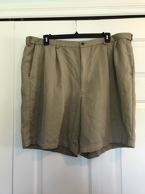 Haggar Mens Pleated Khaki Shorts Size 44W Expandable Waist Polyester Used
