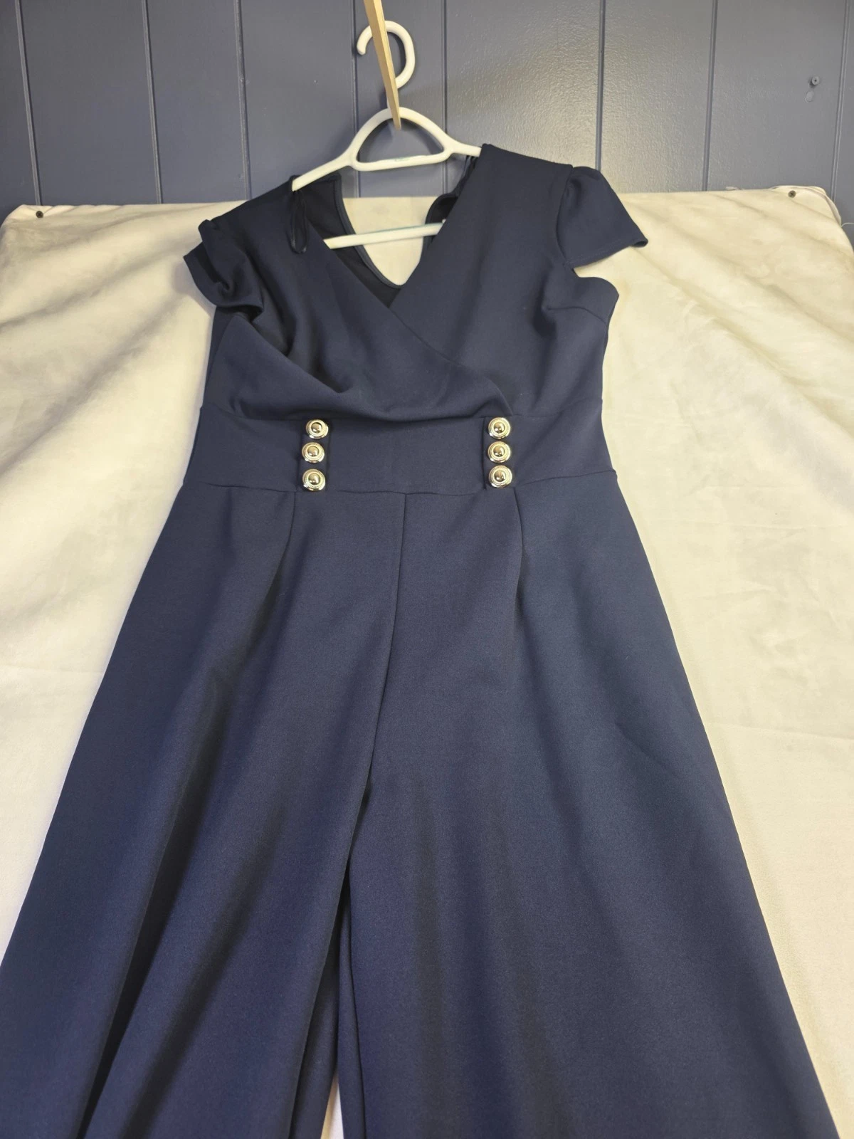 Quiz Jumpsuit Womens 10 Navy Button Detail Palazzo Surplice Neck Minimalist NWT
Opens in a new windo