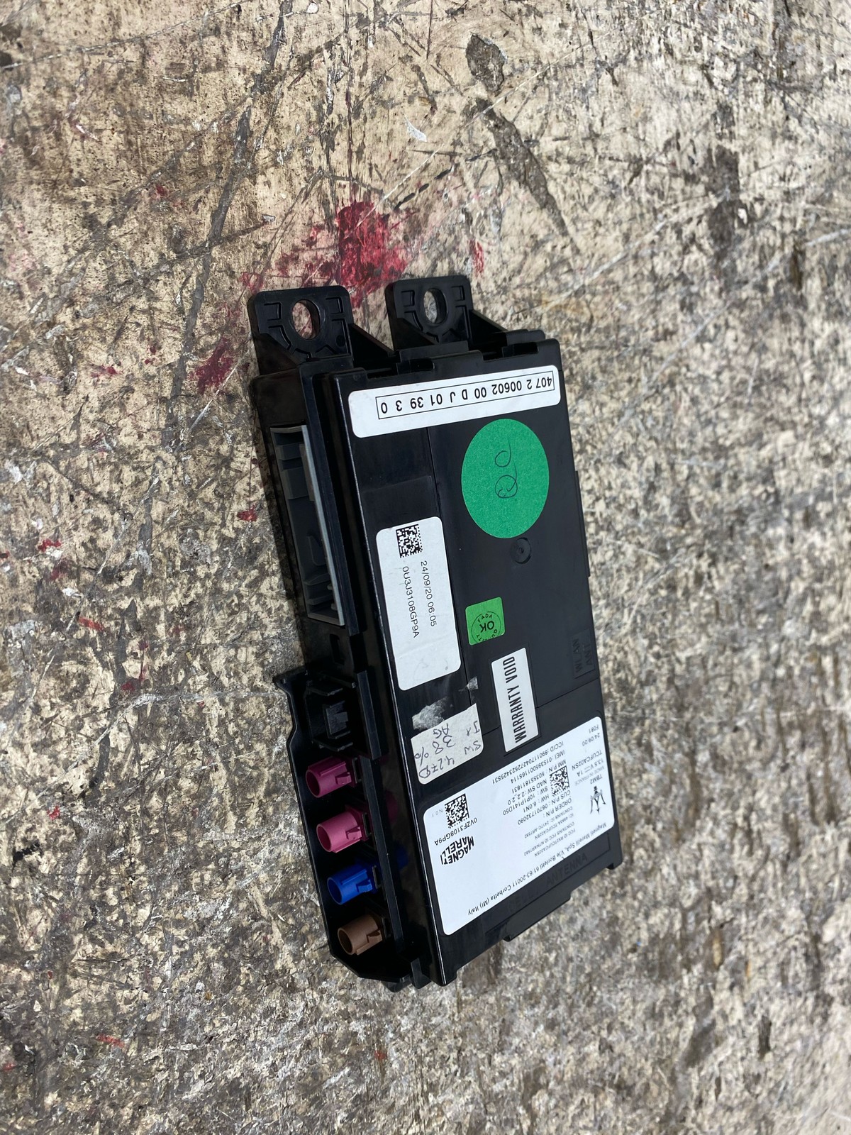 2017-2022 MASERATI LEVANTE OEM AIR SUSPENSION CONTROL MODULE 670177588