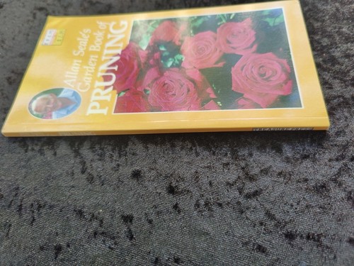 Allan Seale's Garden Book of Pruning - Paperback - Bild 3 von 7