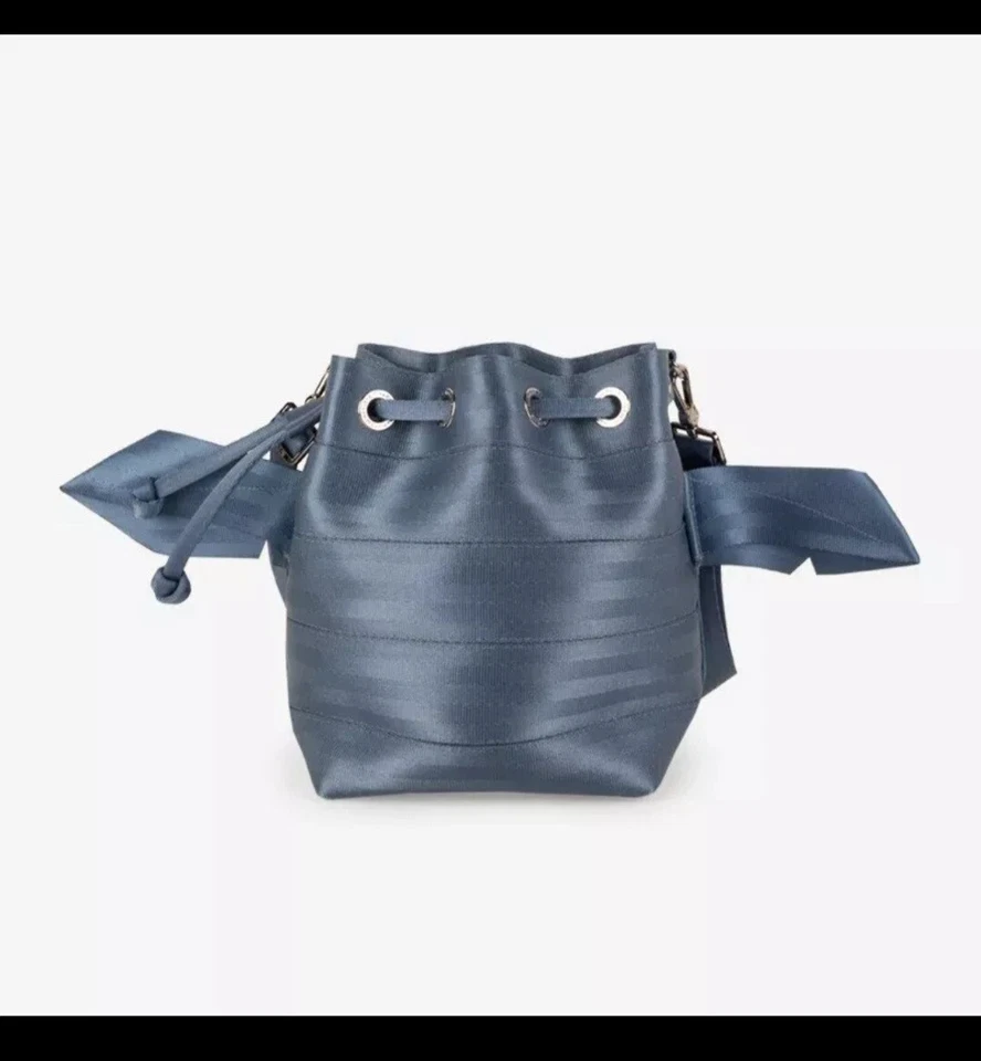 Bolso Harveys Seatbelt Disney Stitch mediano Park Hopper Foto 2 de 4