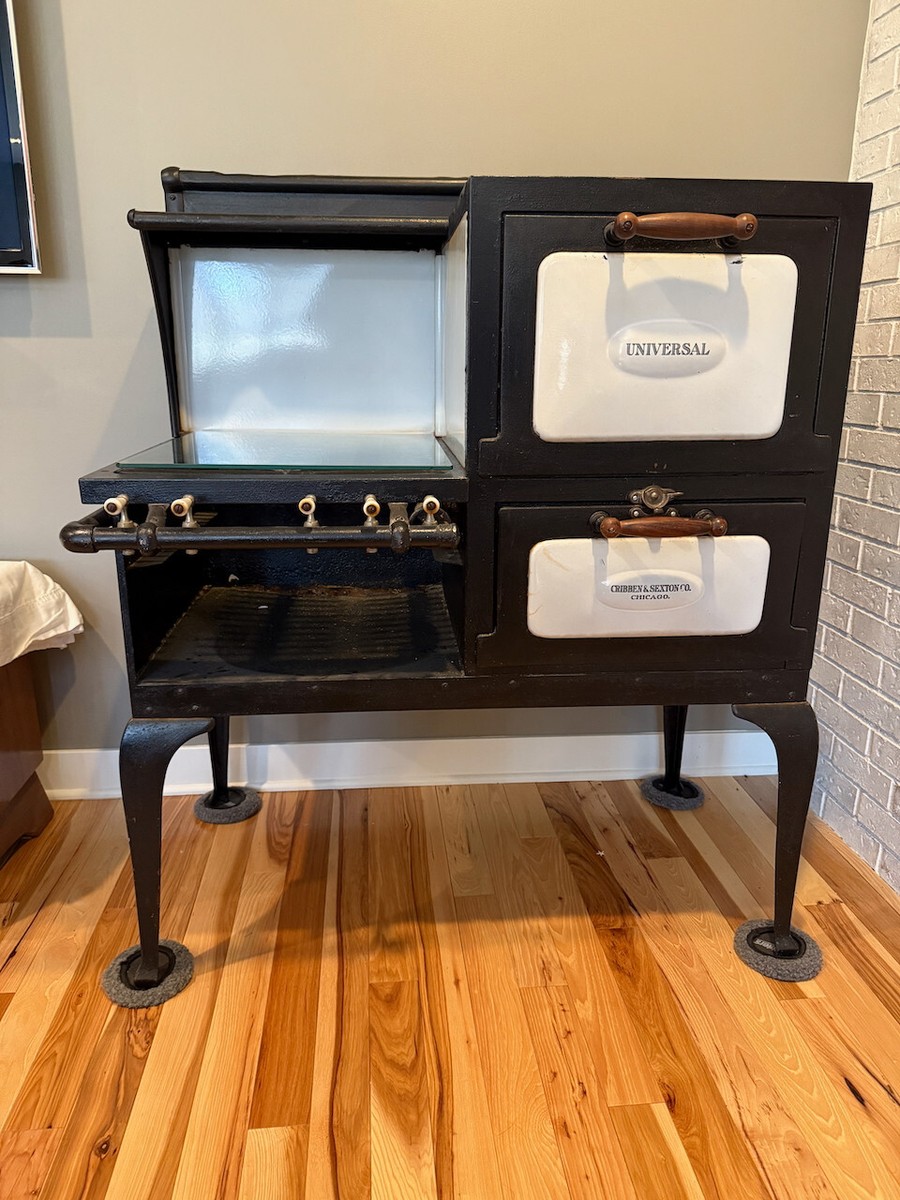 Antique 1920s Universal Cast Iron Stove by Cribben & Sexton