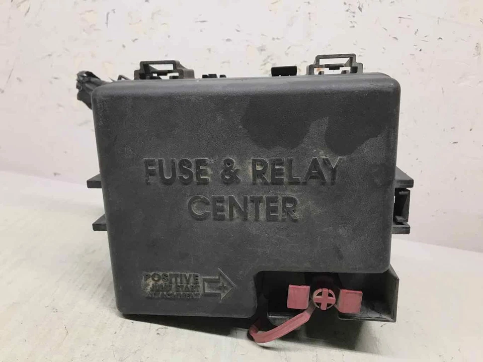 Dodge Stratus 2003-2004 compartimento del motor caja de fusibles OEM (04896102AN) Foto 4 de 4