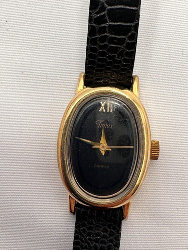 Timex Damenuhr Goldgehäuse oval schwarzes Zifferblattband 7"