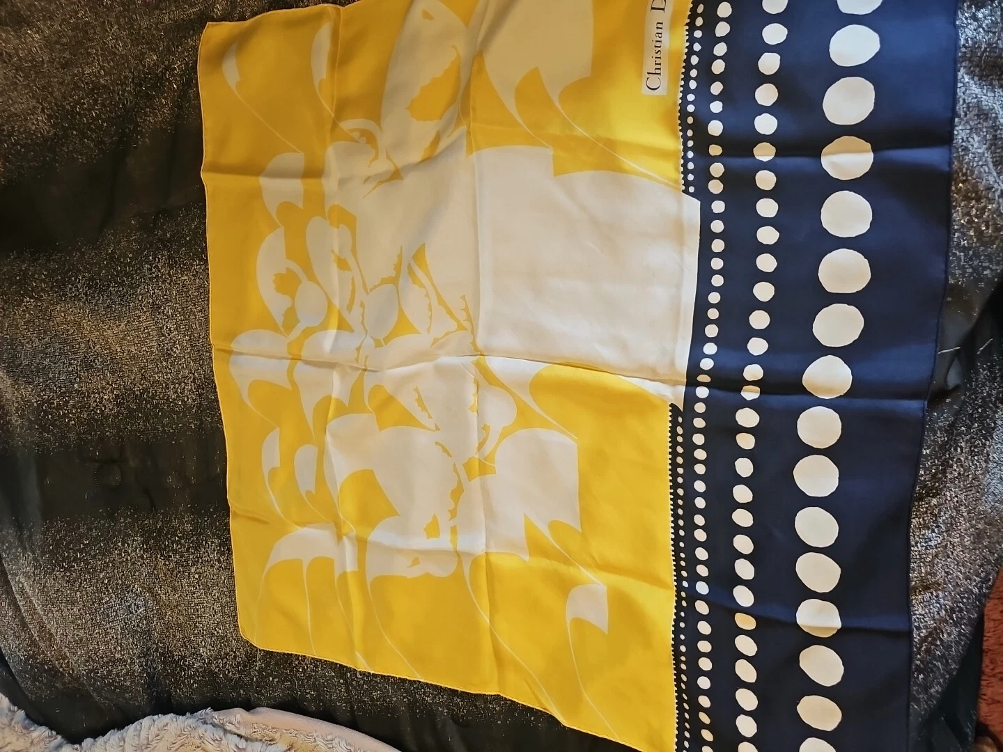 Grand foulard vintage en soie Christian Dior marine et jaune