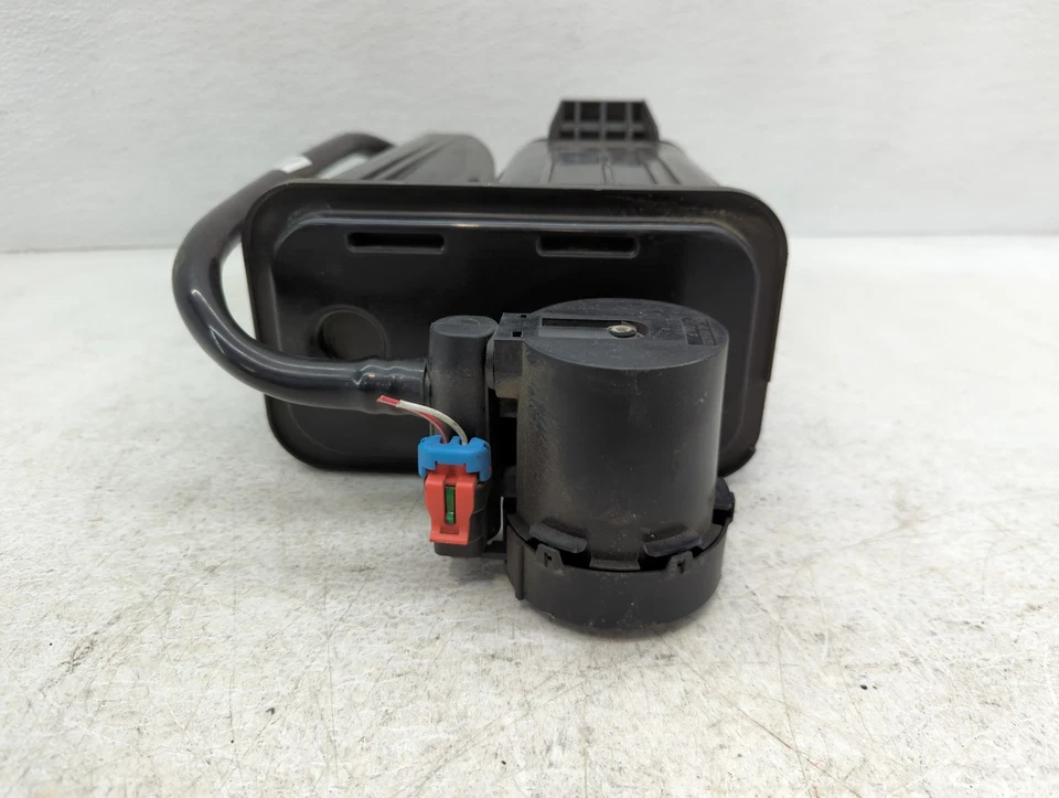 Chevrolet Traverse 2009 bote de carbón de vapor de combustible B3UXQ Foto 3 de 4