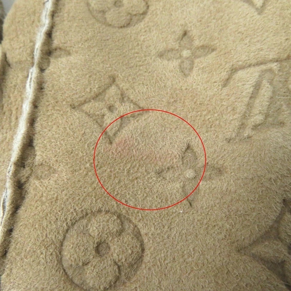 Authentic LV Monogram Sheepskin Mittens Gloves for Women - Beige image 10