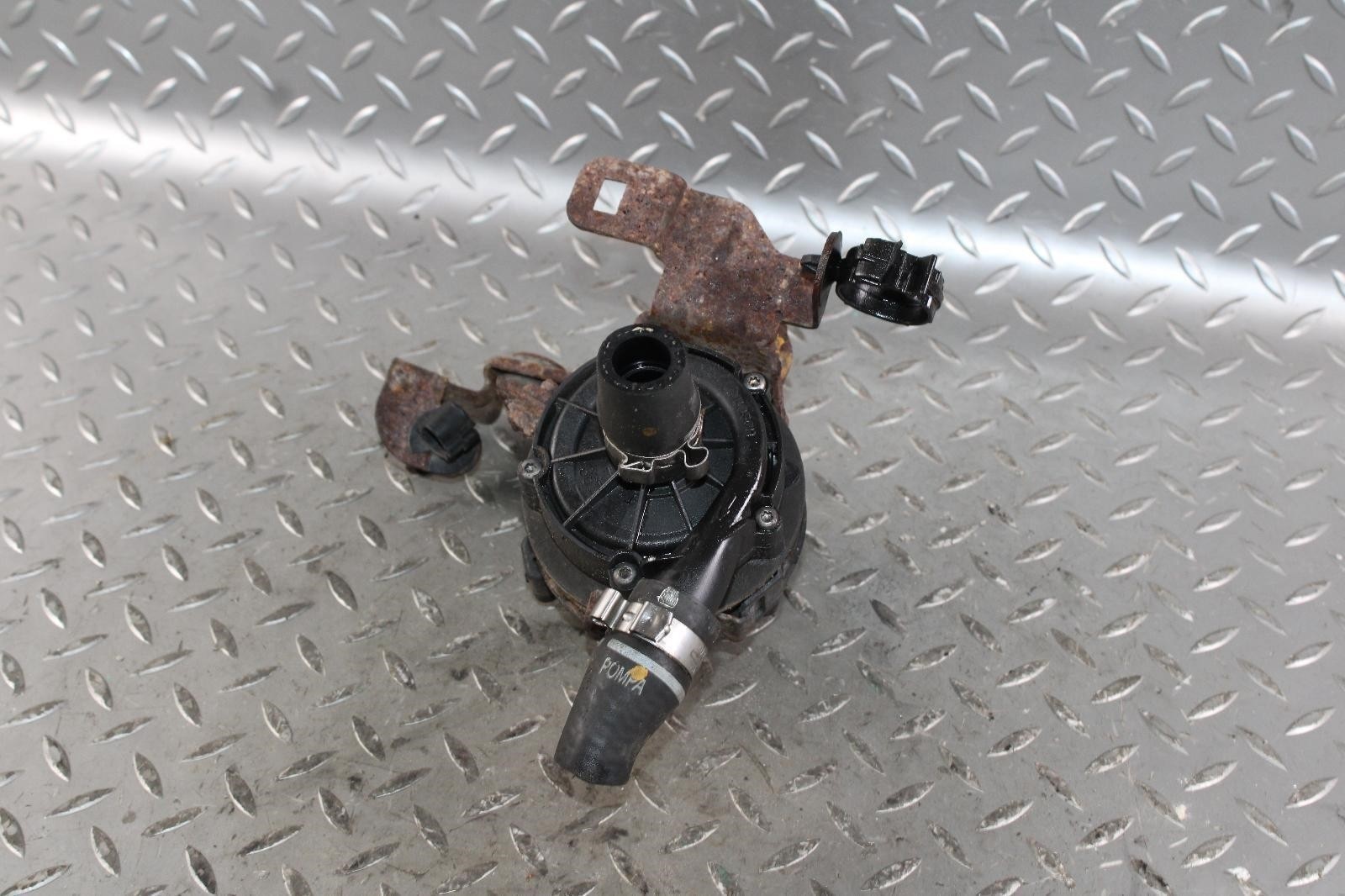 14-21 Ghibli Motor Engine Aux Auxiliary Coolant Water Pump W/ Bracket OE WTY WTY