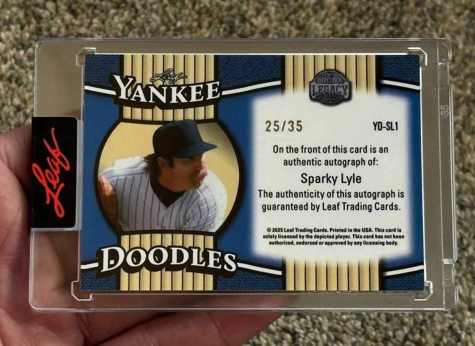 Sparky Lyle/35 On Card Auto '77 Cy Young Inscription - 2025 Leaf Bronx Legacy Foto 2 de 2