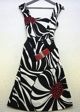 Black White Red Floral Belted Dress Medium Sleeveless Fit Flare