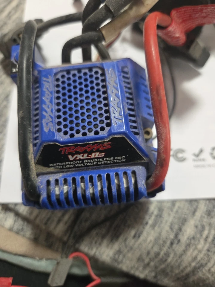 Двигатель и электронный регулятор хода Traxxas XRT 8s с радиатором и вентиляторами - Изображение 2 из 4