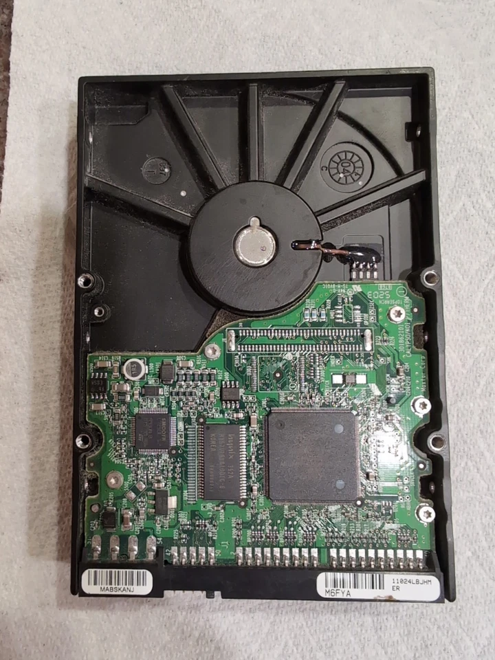 Maxtor DiamondMax Plus 9 160GB ATA/133 3.5" IDE Hard Drive - Image 2 of 3