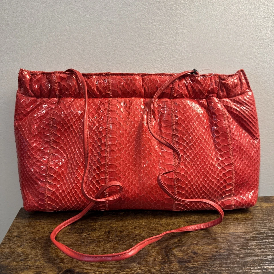 Cartera sin asas bandolera de piel de serpiente roja de colección etiqueta nueva años 80 cuero Margolin EE. UU. Foto 2 de 4