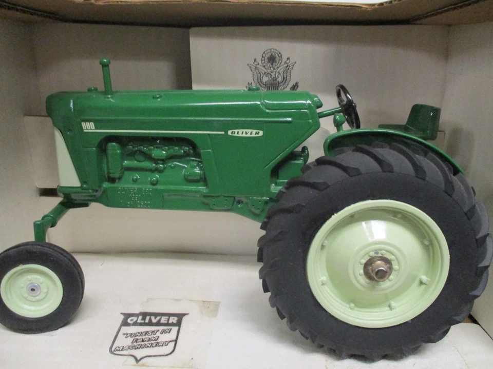 Oliver Model 880 Toy Tractor "1991 Collector Edition" 1/16 Scale, NIB - Image 4 of 4