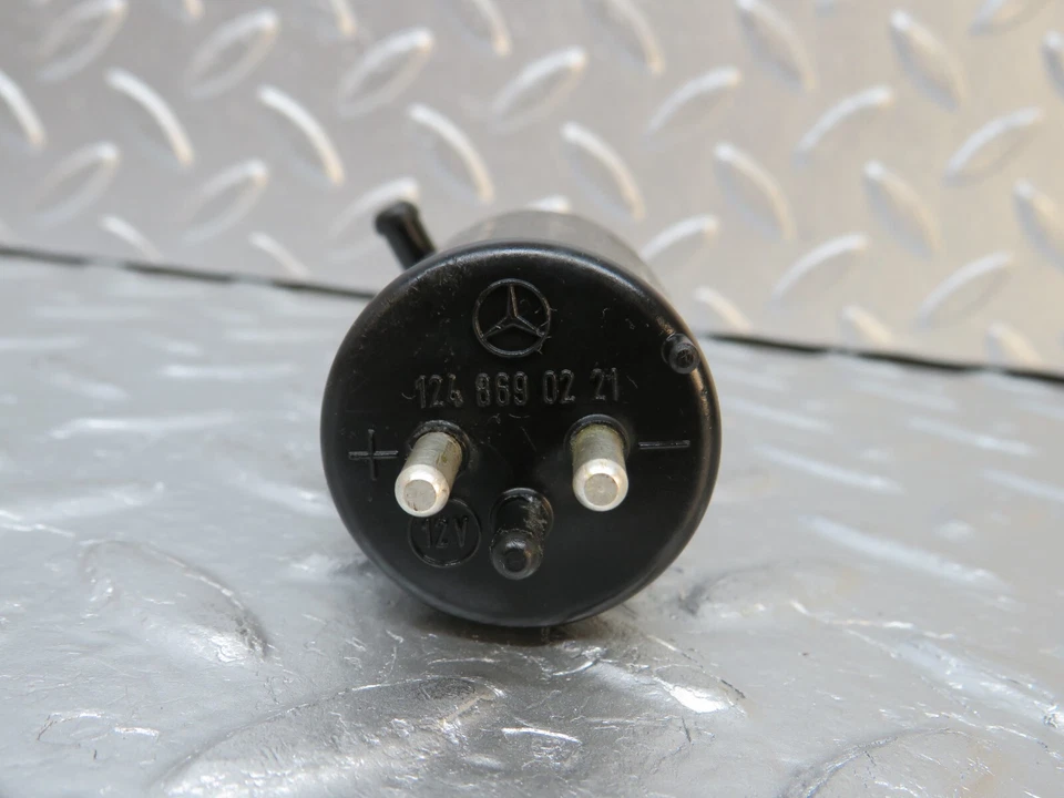 ⚙32418⚙ Mercedes-Benz S124 300TE Wagon Windscreen Washer Pump Hella 1248690221 - Image 2 of 4