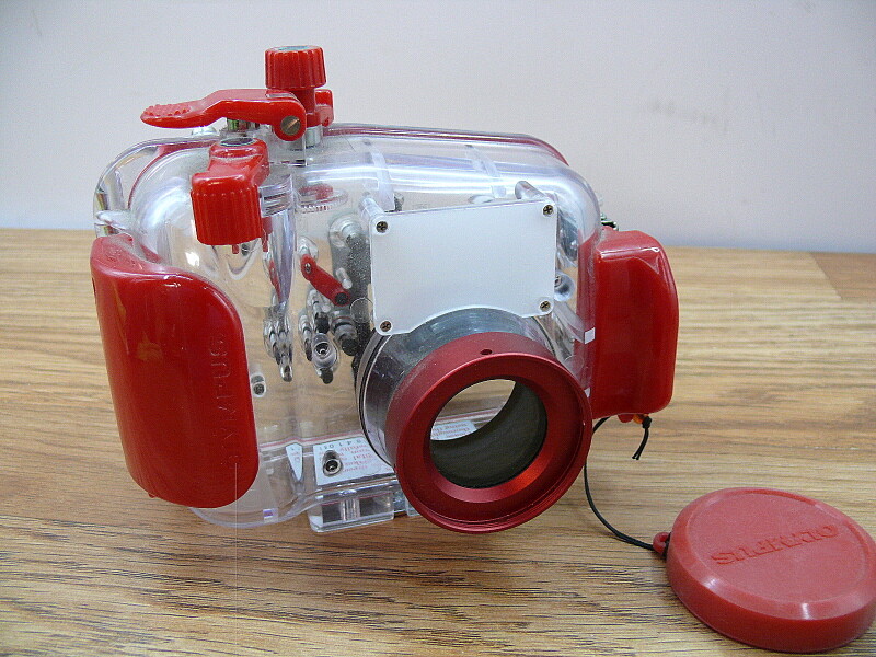 Olympus C-5000Zoom digital camera underwater housing only.
