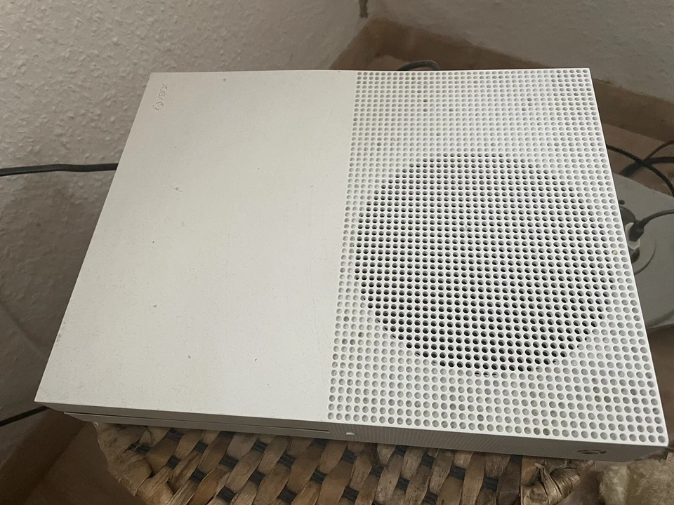 Microsoft Xbox One S All-Digital Edition, Foto 2 von 3