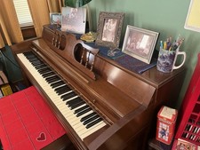 Cable-Nelson Upright Piano 88 keys Walnut Fin...