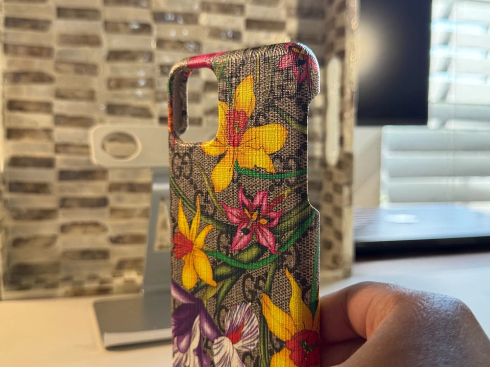 Auténtica Funda Gucci Floral GG Supreme para iPhone 12 Pro Max - Diseño Raro Foto 3 de 4