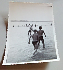 Altes Foto Jungen Knaben baden im See, Badebekleidung,Badehose,Wassersport
