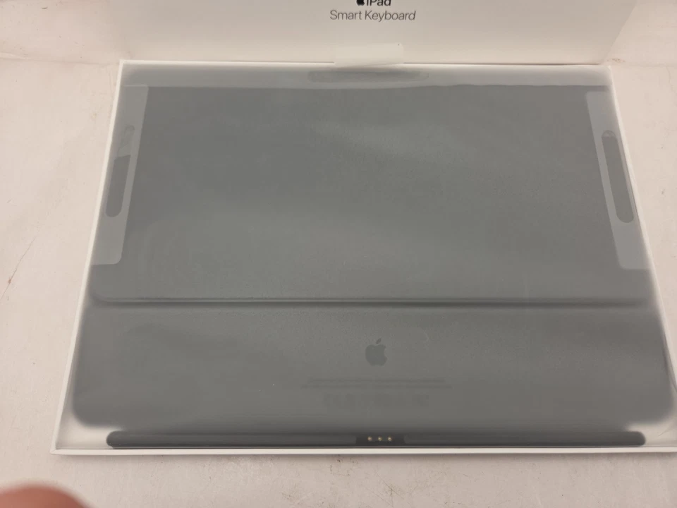 Apple MPTL2LL/A Smart Keyboard for 10.5 inch iPad Pro - Black New Open Box - Image 3 of 4